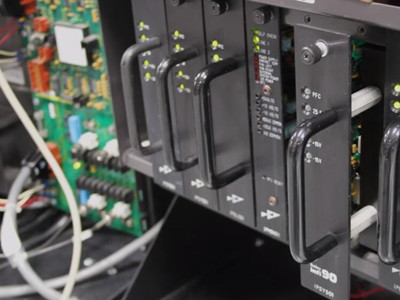Вход/выход стойки ABB ControlIT™ Harmony

